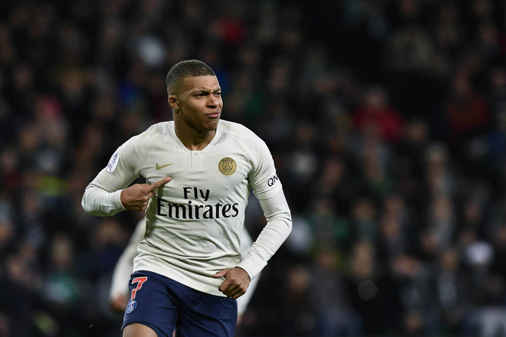 iPhone 17系列霸榜前三，国产多品牌角逐中端市场